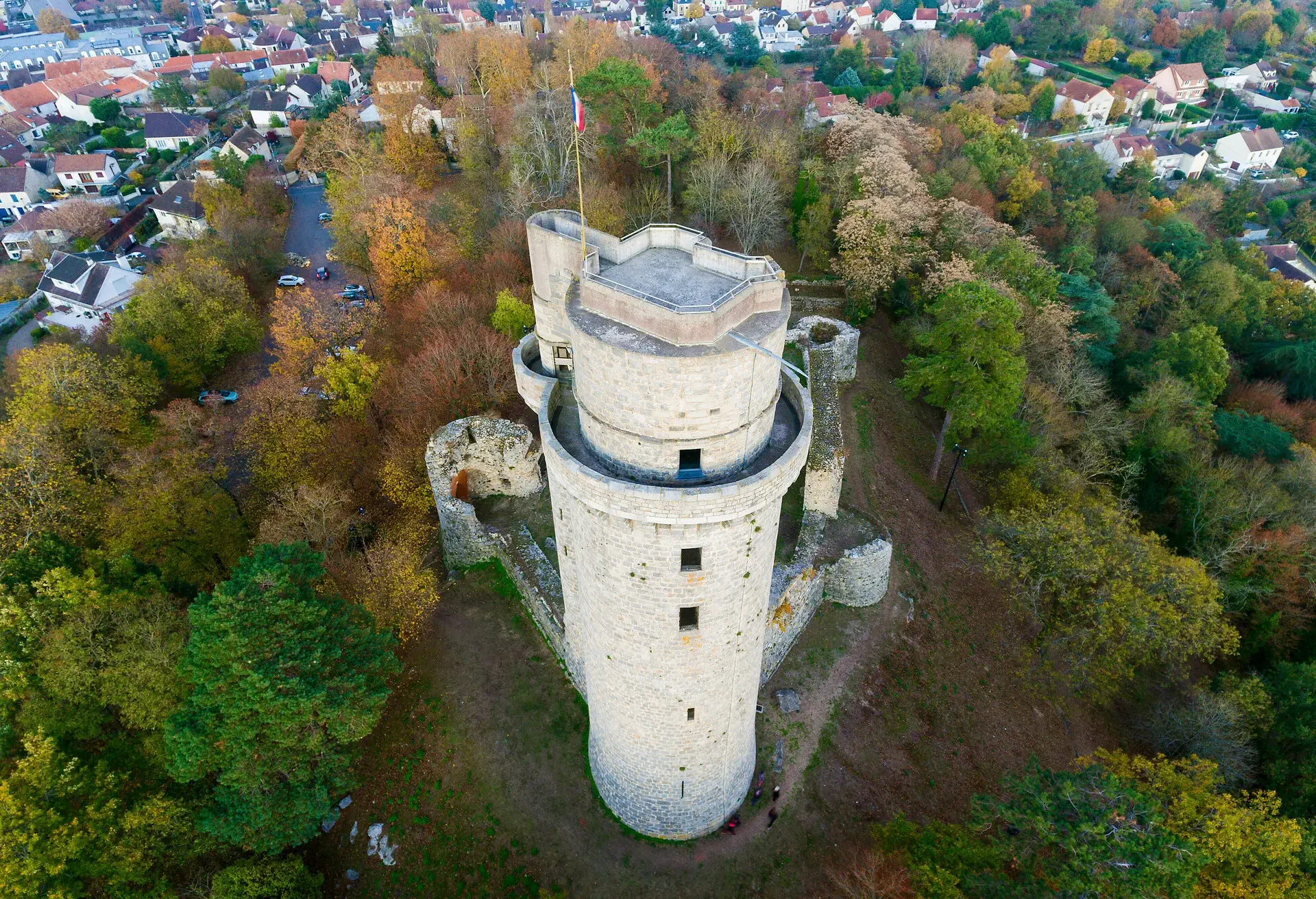 DEST_FRANCE_Montlhéry_Castle_GettyImages-1096952542
