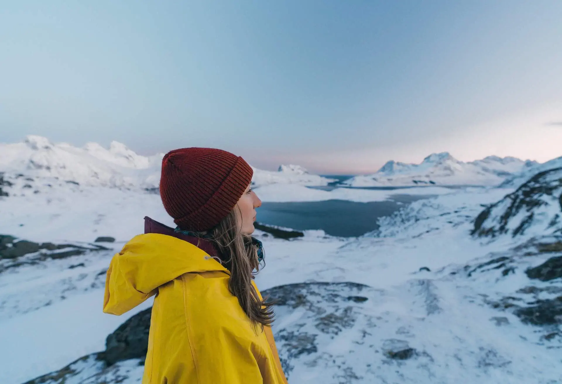 NORWAY_LOFOTEN_ISLAND_WINTER_SNOW_WOMAN
