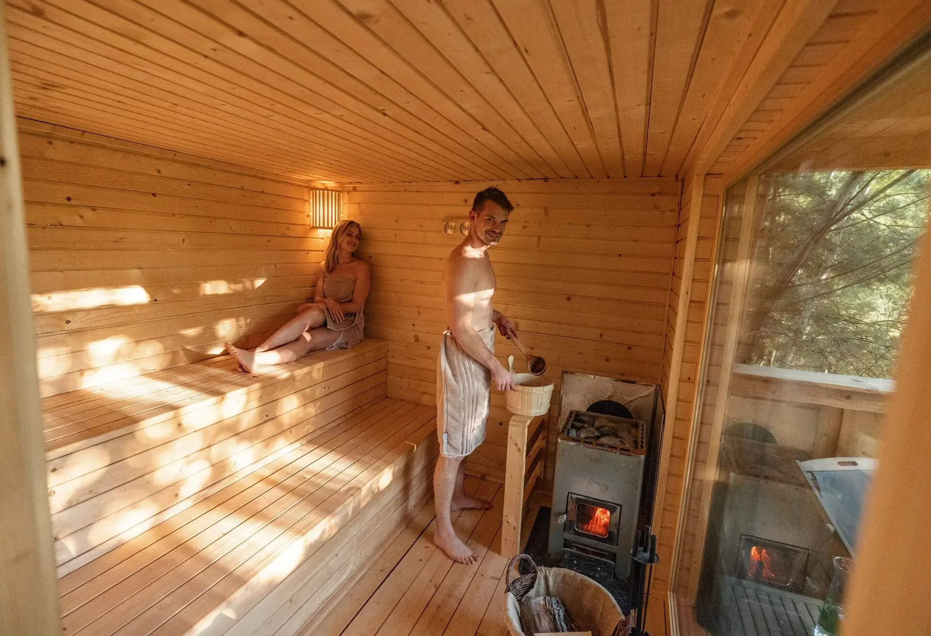 THEME_SPA_WELLNESS_FINNISH_SAUNA_PEOPLE_COUPLE_GettyImages-1453388419