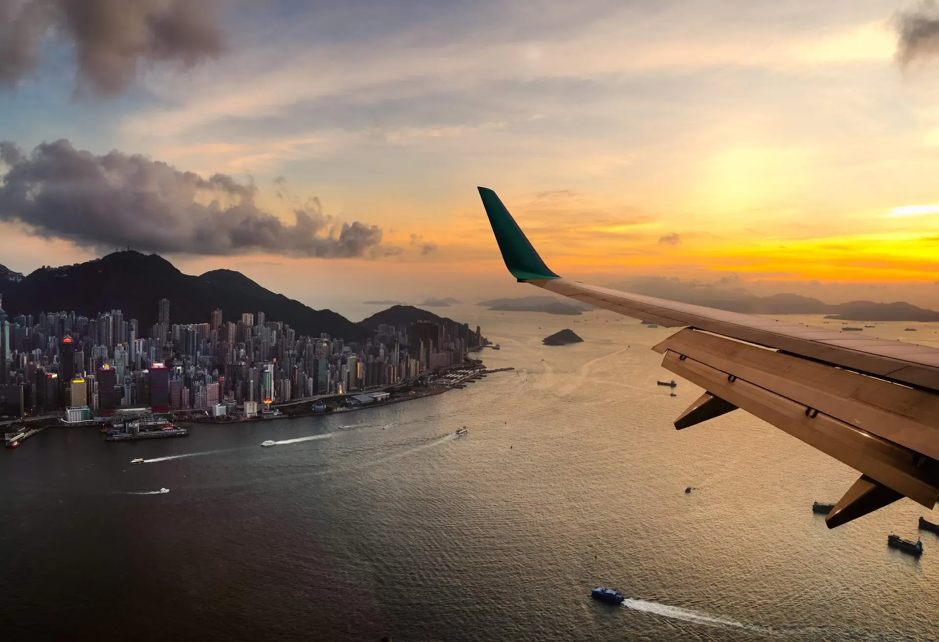 DEST_HONG_KONG_THEME_FLIGHT_GettyImages-980786074