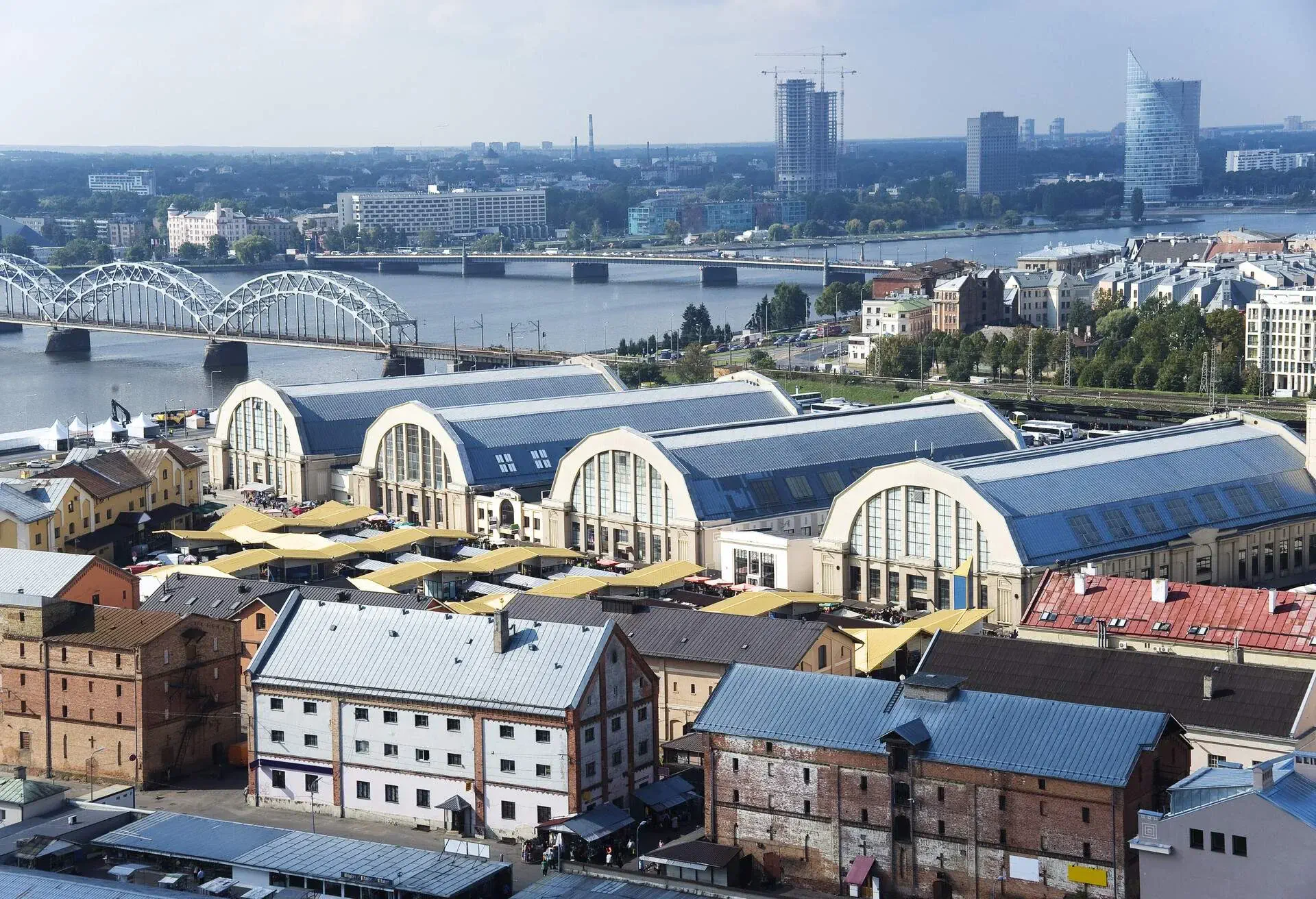 DEST_LATVIA_RIGA_CENTRAL-MARKET_shutterstock-portfolio_155907929