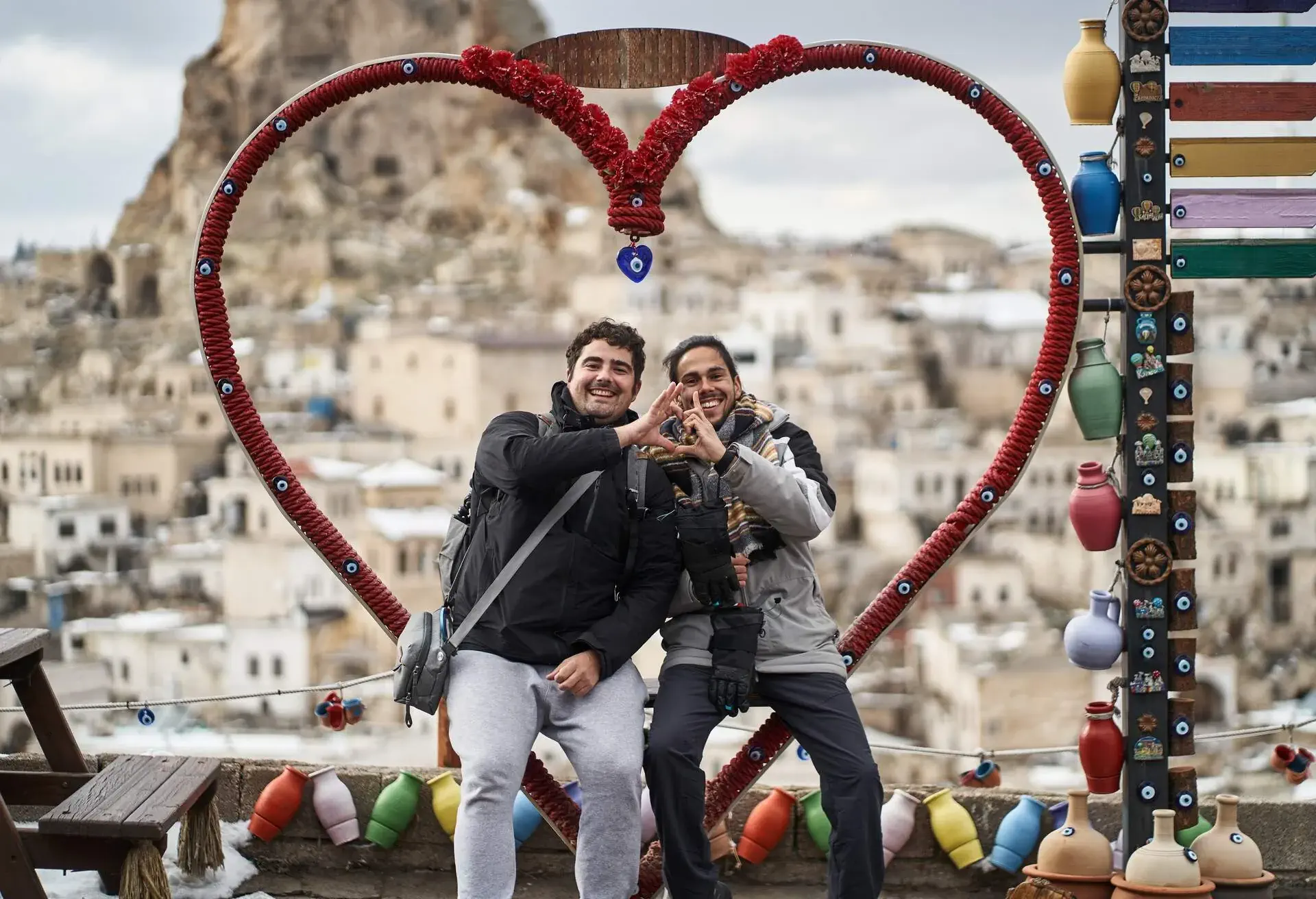 DEST_TURKEY_CAPPADOCIA_ORTAHISAR_CASTLE_PEOPLE_MEN_GAY_COUPLE_HEART_STATUE_GettyImages-1394855582