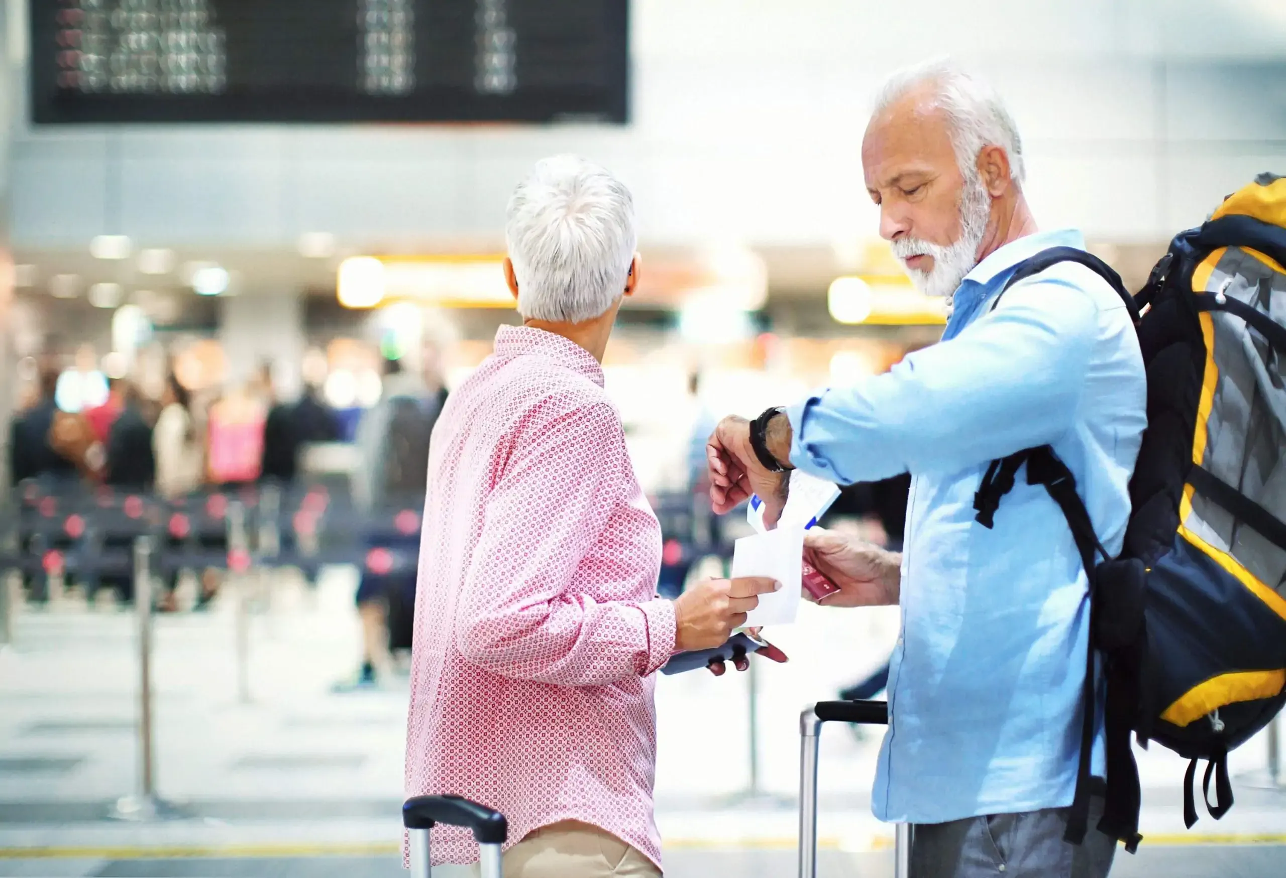 DEST_SERBIA_AIRPORT_DELAYED_PEOPLE_COUPLE_WAITING