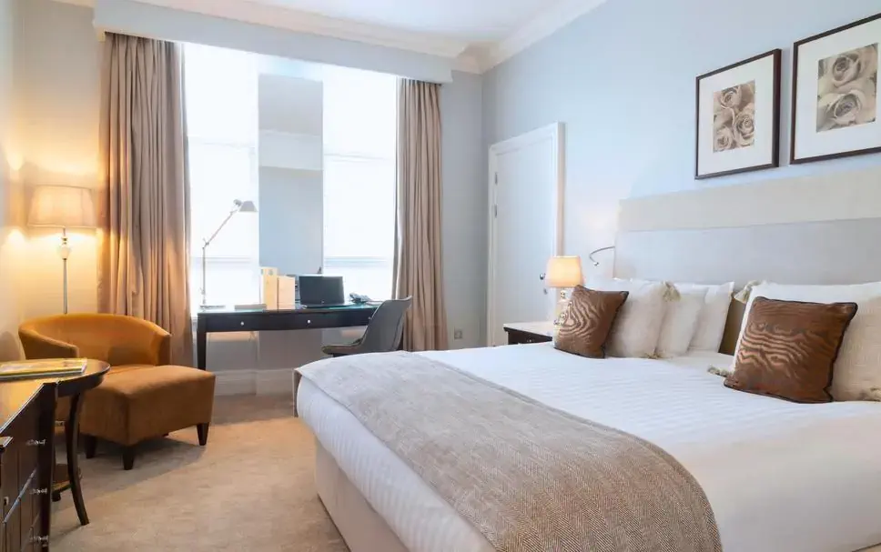 London Bridge Hotel provided by Leonardo.